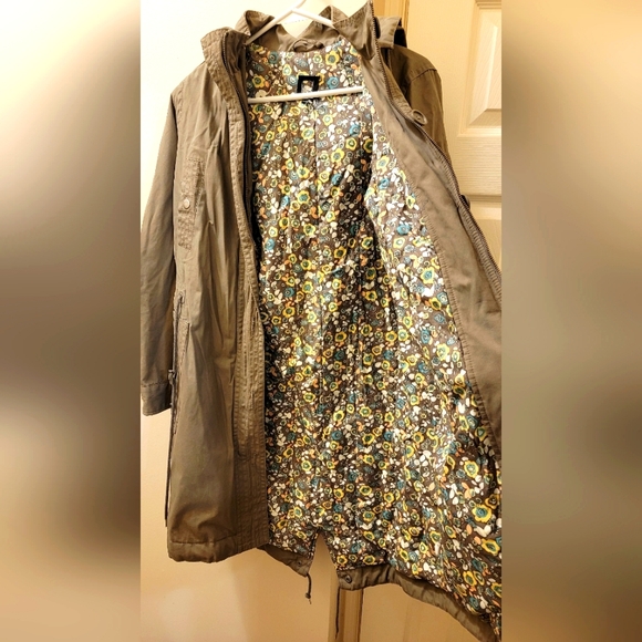 Jacket - Picture 8 of 12